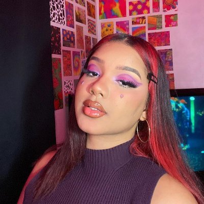 𝑴𝒂𝒌𝒆𝒖𝒑 𝑨𝒓𝒕𝒊𝒔𝒕/𝑵𝒂𝒊𝒍 𝑻𝒆𝒄𝒉
Alma cargada de calma. 🐠
♡