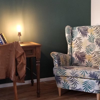 igotdistracted_'s profile picture. 📍Berlin | educator - historian adjacent | 🌹 | ‘i am through you so i’ e.e. cummings