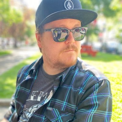 LVL 37 | YYC | Geek | Twitch Affiliate | Xbox Ambassador | Xbox GT: ItsJamesDean | IG: Its_James_Dean | Throne: https://t.co/rXj5qX1Amg