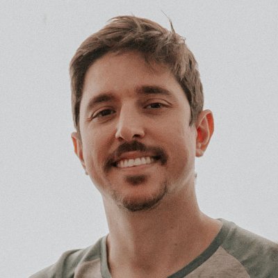 Research Director na @system1research, Publicitário, Psicólogo, e cofundador do @farofageek.