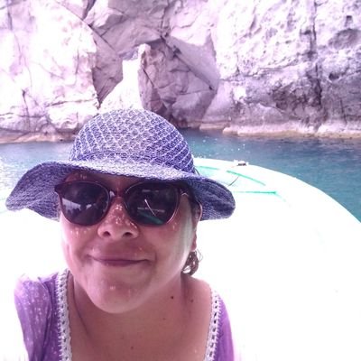 CristalCorona18's profile picture. Yo solo sé que no sé nada...