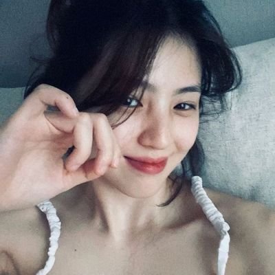jeonblg's profile picture. how can i make this acc not boring