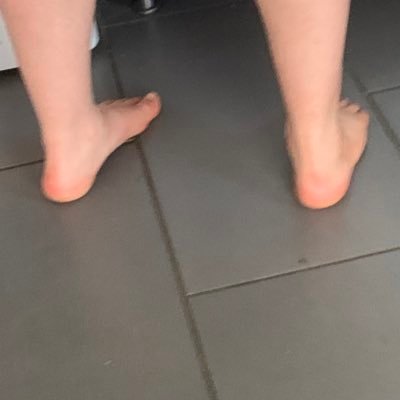 uwufoot's profile picture. Coucou bébé ❤️si t’aimes les pieds 🦶❤️ contacte moi 😏❤️ on peux faire des échanges sympa ❤️ photo de pied en duo avec @ladyfO0tl0ve #foot #pied #fetchiste