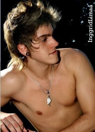 de voltaa depois de muito tempo sem entraar .   , fã clube dedicado para os meninos da @rockrestart , oficializado pelo @pelanzarestart na twitcam ,-,