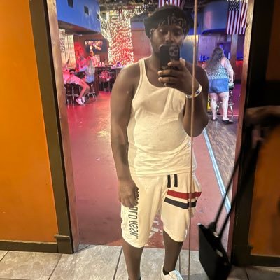 I’m single I’m from Tampa fl if u wanna kno any thing else hmu
