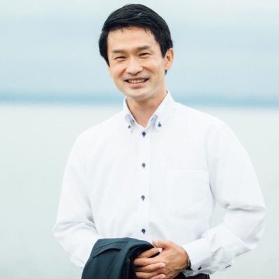 投票率90% 世界初1億人サイズの 競争力ある福祉国家 持続可能な社会 政権交代ある国づくり 高松のパーマ屋の息子。旧自治省、総務省、金融庁などを経て2003衆院選に。当選7回。青空対話集会を軸に、庶民から根を生やすような政治を。有志のまとめサイト→https://t.co/p0gU7Aro28