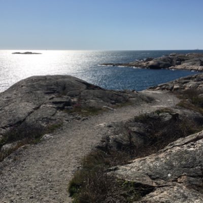 ExBiblioterapi's profile picture. Hur man kan diskutera livsfrågor i skönlitteratur för att fördjupa förståelsen kring den mänskliga tillvaron och därmed öka välbefinnandet.