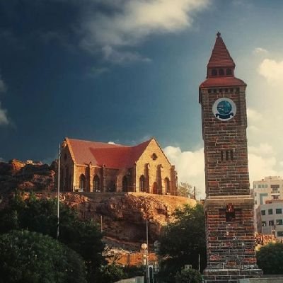 لا تحرص:
على كثره الأصحاب والمعارف 
إحرص:
على الأوفياء منهم ولو
كان واحد