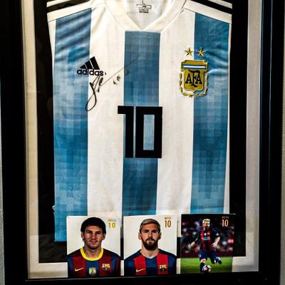 Culé y creyente de la filosofía Cruyffista. Messi y el Diego los dos mas grandes que existieron. La pelota siempre al 10. Yo vi al Barça de Guardiola.