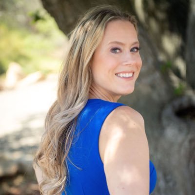 Technology sales professional. Lover of travel, dogs, Bar Method, & hiking