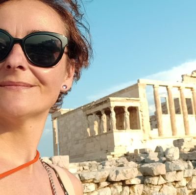 zrocsal's profile picture. Profe