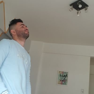 Escritor.
Fanático de las últimas veces.
Coach, siempre en proceso.