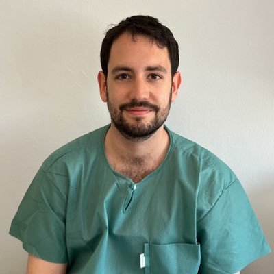 Dermatólogo en Granada. Doctor en Medicina por la UGR