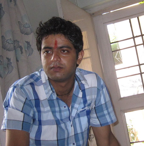 wat say here... o.O.... students of tym nd well off course a bachha..... 
dAtS it enough ... rest next