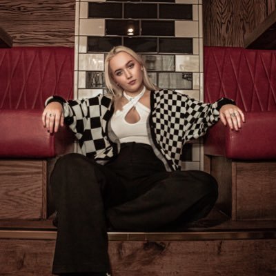 ✯ multi genre singer/songwriter/producer/dj ✯ // 📧 paigeelizauk@gmail.com // ♡ 🇬🇧🏳️🌈 ♡