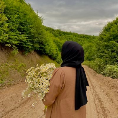 kafamleylaa's profile picture. Yaşıyoruz sessizce