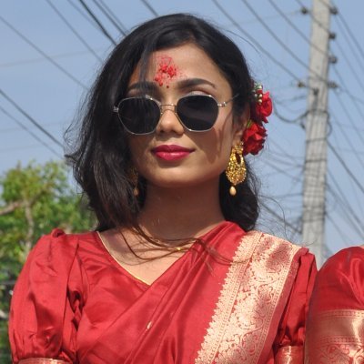 आफू त बाहुन कि छोरी,
कोहि सँग डराइदैन, एत्तिकै अरुका कुरा नी सुनिदैन,
जे गरिन्छ आफ्नै मनले गरिन्छ ! 🙏