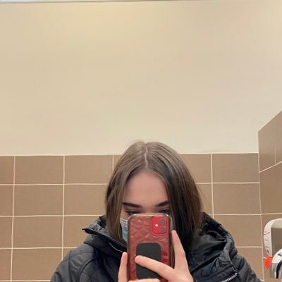 ellalouisarowe's profile picture. Graphic Designer / Adobe CreativeSuite / UK & TR