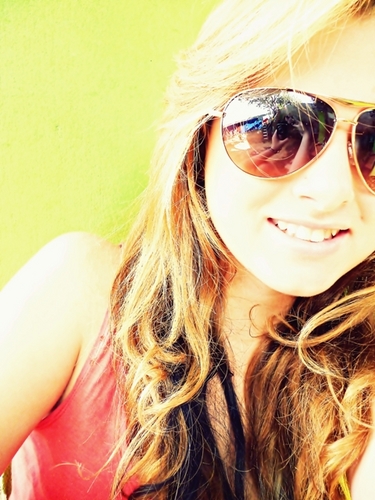 Tenho 14 anos, Sou De Câncer...adoro novas amizades, e pessoas para conversar ''A minha atitude soo depende da sua''