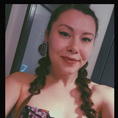 jadalynnbrown's profile picture. catch me trippin' on earth when I'm high off sunshine. Debut Album ADMIRATION Out Now🌹