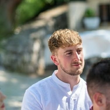 KS2 Primary Teacher 📚
Budding Author of Children's Books 📒
Former Digital Marketing Director 💻
Creator of @IntoTheEndZone_ 🏈 & @geniebabyuk 👶