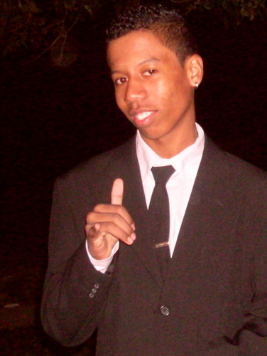 Eu sou #Marlon , mais todo mundo me chama de #Kakiinho , tenho 16 anos.
Existem dois tipos de pessoa aquelas normais , e aquelas tipo  #EU  :)