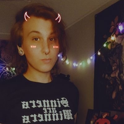 Violet Criminal 😘🏳️⚧️(she/her)
32y/o (fruitcake) DM's open
18+ only (MNDI)
♏💖