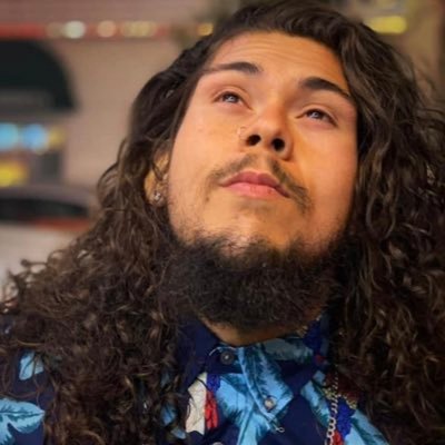 My new account! Vocals for Common Grounds, self proclaimed rockstar, teacher, karaoke king 👑, wrestler 🤼♂️, bud light🍺 fitness 🥦