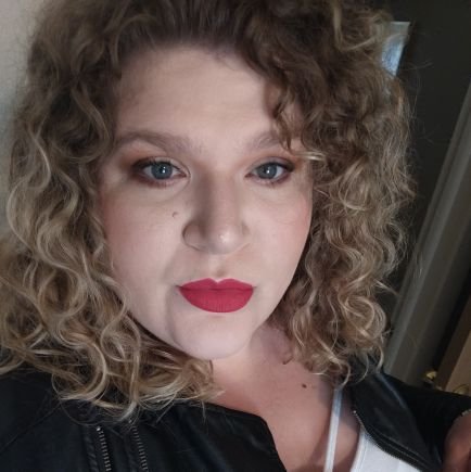 Mother of one beautiful son. Makeup lover. Karaoke is a hobby. Singing is what I have to do. Liberal snowflake. A cheesecake expert & cheap wine connoisseur.