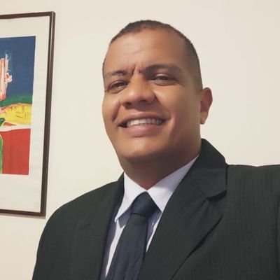 Lcdo en Comunicación Social, Valenciano, pero sobre todo humano.