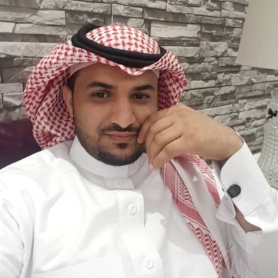 ﴿ من يولد لگ الضحكات في خمرة الحزن يسٺحق ان ٺهديہ قلبگ حتى و لو كان عابرا او غريب