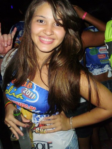 NicinhaAlves, tenho 15 anos e sou a garotinha da Mamãe!! Adoro reggae, principalmente Bob Marley, ele é o meu Roberto Carlos da Vida, sou essa nina meiga,segue?