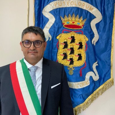 Luigi Manzoni, ingegnere, nato a Pozzuoli il 9 giugno del 1975. Il 26 giugno 2022 sono stato eletto sindaco di Pozzuoli.