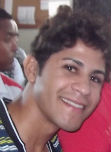 Sou um cara, q trabalho com uma das melhores marcas PUMA, sou uma pessoa ecletica, me divirto ao maximo, e quero muito conseguir tudo akilo q sonho...