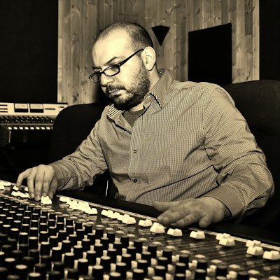 Twowolves81's profile picture. Cool