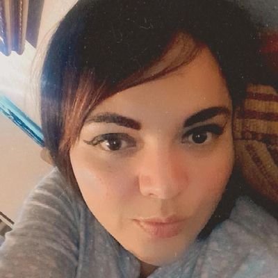 tecnoco medio en informatica diseñadora grafica y audio visual, manicurista de profesion