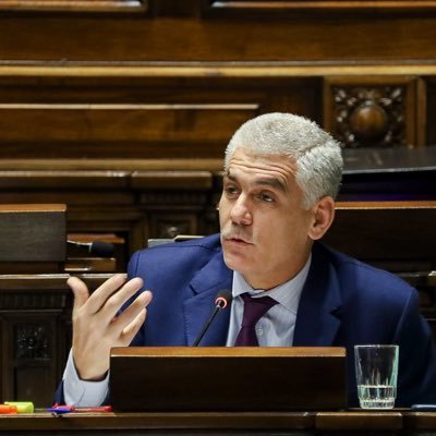 Diputado del Partido Nacional y Pte. de la Comisión de Futuros del Parlamento del Uruguay. Casado, 3 hijas. Abogado. Hace falta más ética y menos ideología.