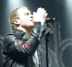 Soy de chile , amo y le doy con todo a brian littrell ... mi amore de hace 17 años ... Grande BSB !