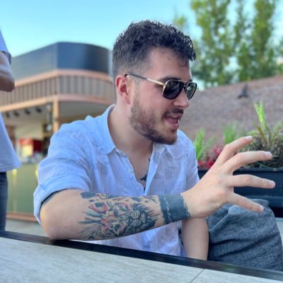 vDemiralll's profile picture.