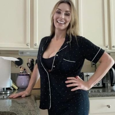 sandy95099397's profile picture. I love to laugh a lot! I enjoy discussing all manner of subjects including our place in the universe, plus so much more.