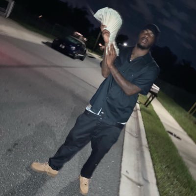 LTMTWO3's profile picture. Same nigga don’t matter Wea I’m at ion want love I want racks #forevapoppin