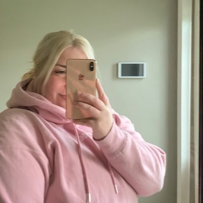 em_mahoughton's profile picture. 