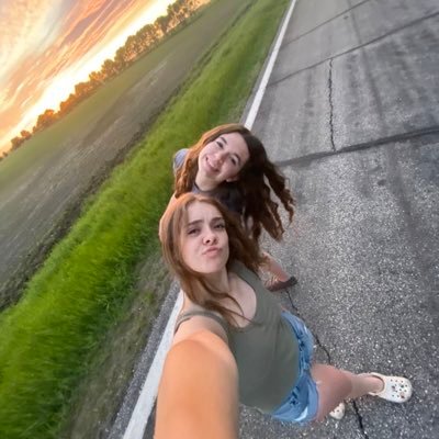 olivianelson_'s profile picture. Celebrity