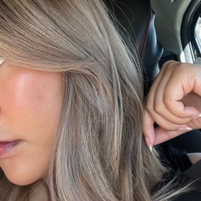 aniwarrenxx's profile picture. 