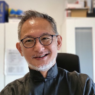50+ year old lawyer who just about figured what the Assoc Prof in front of his name meant when he picked up VD as well. (Vice-Dean, if you must know which VD..)