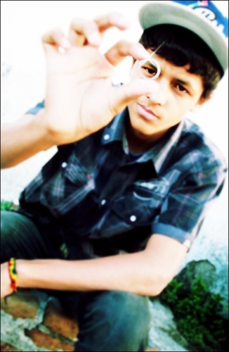 Tenho 15 anos, Faço videos pro YOUTUBE Danço Free Step \O
Channel : http://t.co/k09x8BqYJO se-inscreve *-*
é FolloW
?