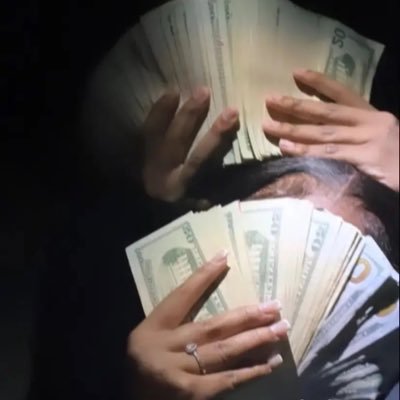 61gld16's profile picture. 