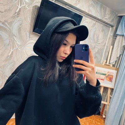YulyaAref's profile picture. 