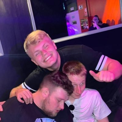 jack_holland98's profile picture. MUFC, Rangers, Carling, Not far right just right so far