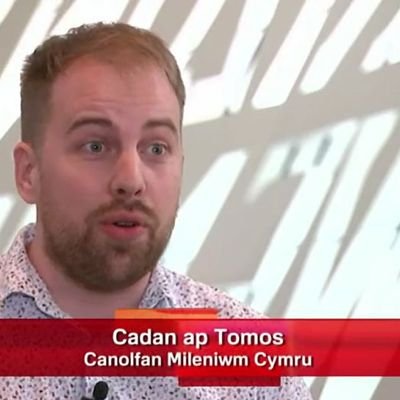 Communications Manager @theCentre inc. Cabaret, @LlaisFestival, Bocs + more. @corCF1. Work, comms, theatre and culture (own views) AKA @CadanapTomos (he/him)